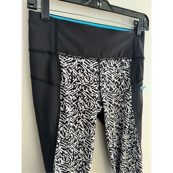 Lululemon Run Top Speed Crop Tight Leggings, Size 4 Black White 18” - Picture 3 of 10